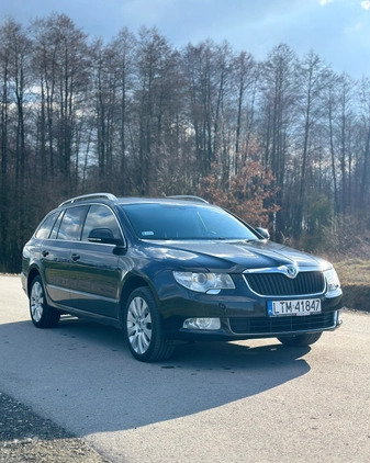 Skoda Superb cena 29500 przebieg: 298000, rok produkcji 2012 z Szlichtyngowa małe 137